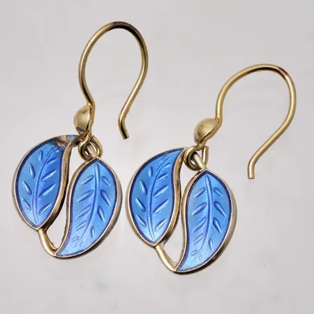 1par örhängen i silver, 13,7x31mm, blå emalj, 925/1000, tillverkad av D-A, Norge, vikt 3,03g.