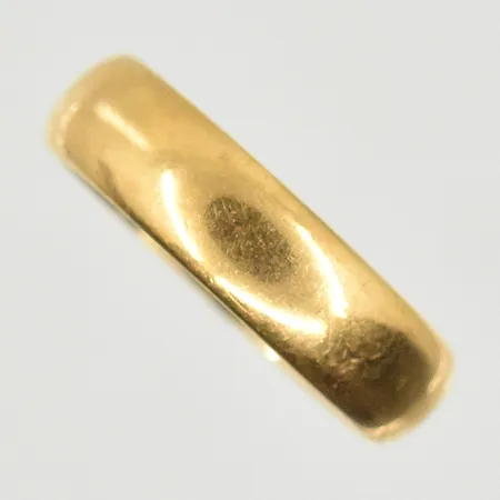 Ring, stl 16, bredd 5 mm, gravyr, 18K. Vikt: 3,7 g