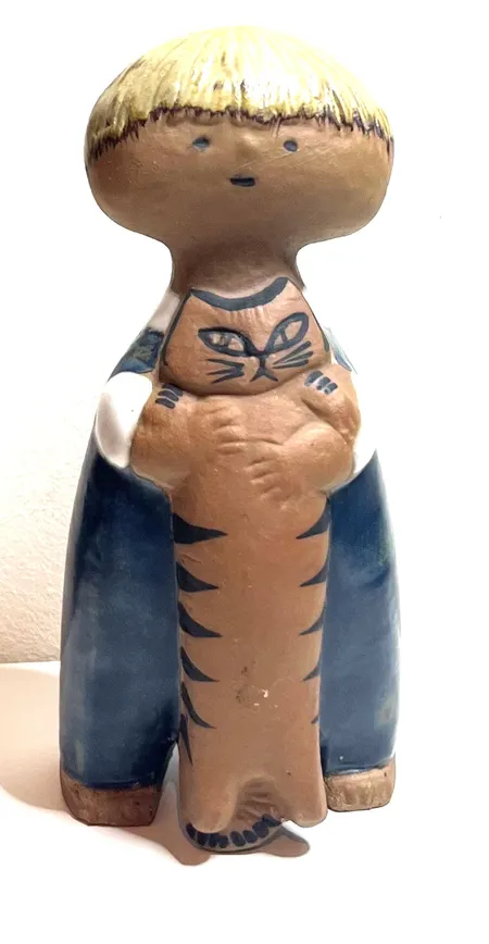 Figurin stengods "Pelle" ur Larssons ungar, Lisa Larson, Gustavsberg signerad höjd 19cm Vikt: 0 g