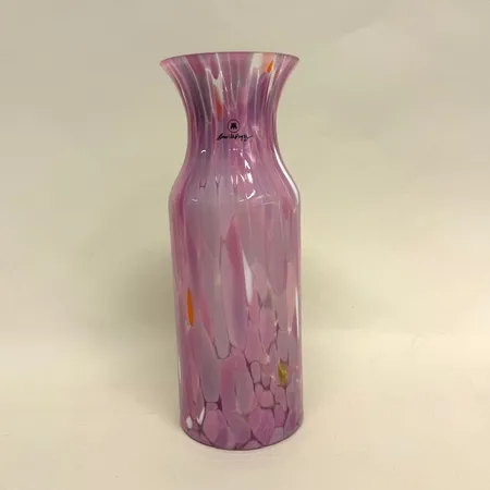 Karaff/Vas, Swirl, 1,4 liter, design Camilla Prytz, för Magnor Glassverk, Norge, år 2021, höjd 27cm, etikettmärkt, rosa munblåst kristallglas