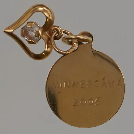 Hänge mm, graverad, 18K 0,8g.