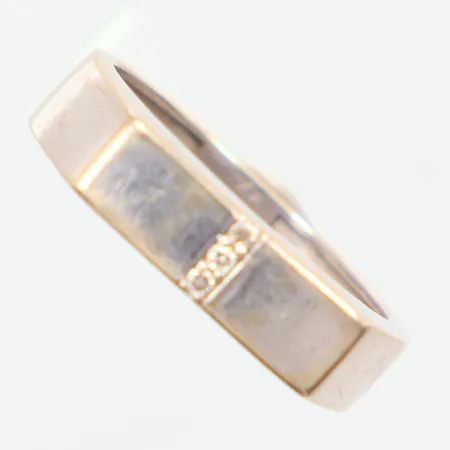 Ring vitguld med små vita stenar, Ø19¾, 18K  Vikt: 6,1 g