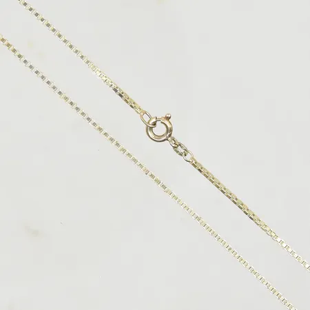 Kedja Venezia, längd 46½ cm, bredd 1 mm, 835/1000 silver. Vikt: 4,7 g