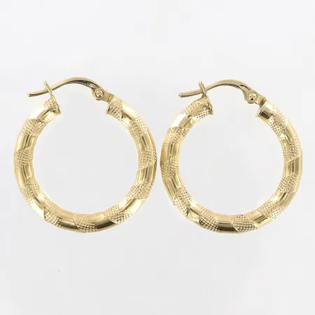 Ett par örhängen mönster creoler Ø16mm, bredd 2,5mm, ihålig, 18K.  Vikt: 1,8 g