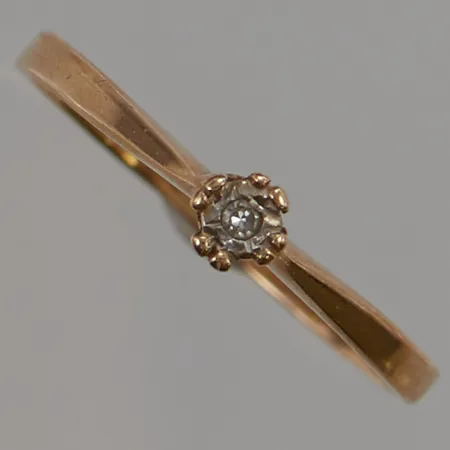 Ring Ø18½, bredd:8mm, vit sten, Guldfynd, 18K 4,2g.
