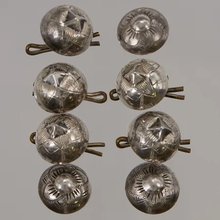 8 Skjortknappar, 16mm, sprintar i mässing, varav udda 3 som saknar sprintar, 830/1000 Silver 19,9g.