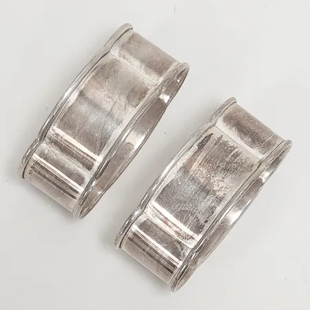 Två servettringar, ca 52x34mm, svenska stämplar, 830/1000 silver Vikt: 29,1 g