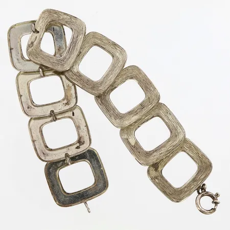 Armband 19,5cm, bredd 25mm, silver 835/1000.  Vikt: 25,7 g