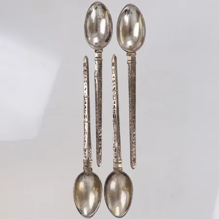 4 Skedar, längd 12cm, utländska stämplar, silver  Vikt: 52,1 g