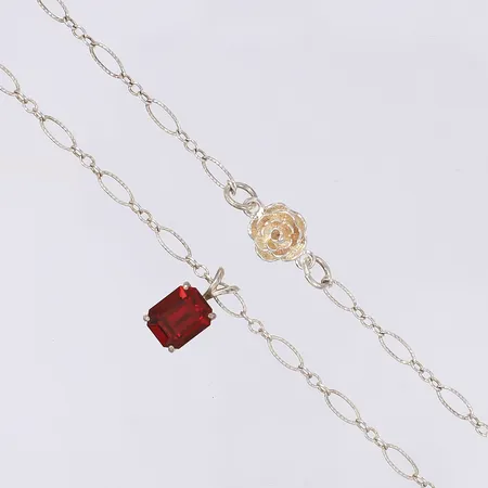 Halscollier med röd sten och magnetlås längd 58cm bredd 3-15mm silver 925/1000 Vikt: 6,6 g