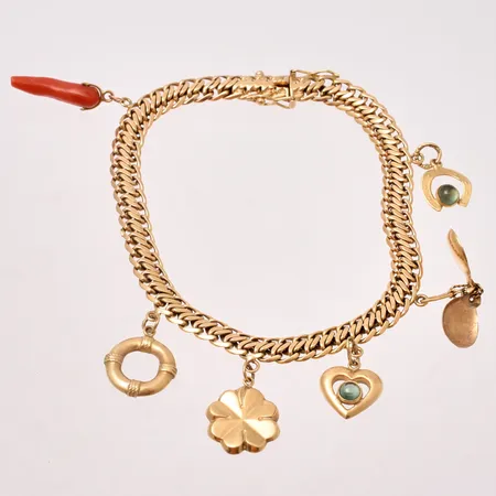 Armband i 18K guld, 20cm, bredd 6mm, 6st berlocker, bruttovikt 20,61g.
