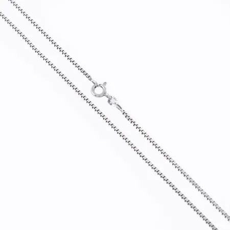 Kedja Venezia i silver (925/1000). Det är 61 cm långt, 1,5 mm brett och väger 7,8g. Springring. 