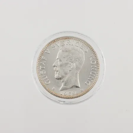 Mynt 2 Kronor - Gustav V, Ø31mm, präglat år 1939, plastetui, 800/1000 silver, 15,0g.