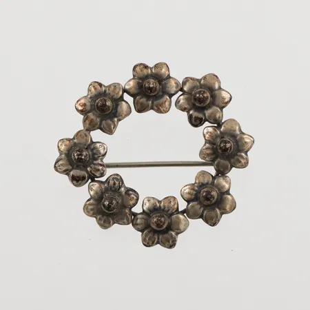 Brosch, blomsterkrans, 34mm, 830/1000 silver, 4,4g.