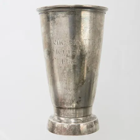 Pokal, höjd 11cm, Ø 6,5cm, gravyr, 830/1000 silver Vikt: 69,2 g