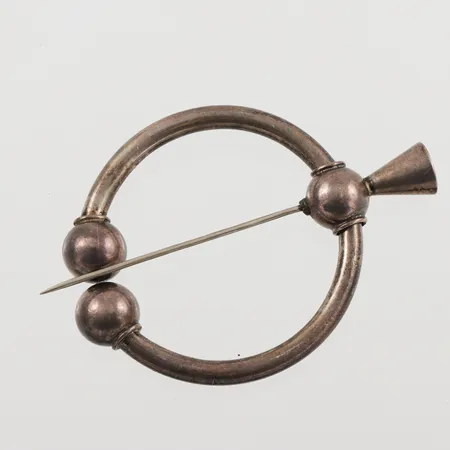 Dräktsmycke fibula, 70x50mm, Torkel Nordström, Arvika år 1915, 830/1000 silver, 14,2g Vikt: 14,2 g