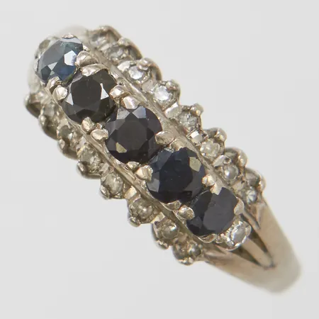 Ring vitguld med stenar defekt, 18K, bruttovikt: 4,5g Vikt: 4,5 g