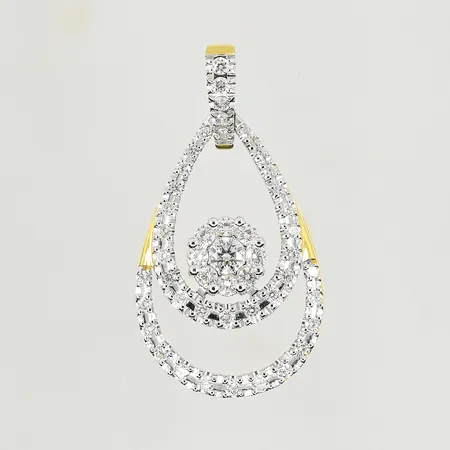 Hänge med diamanter ca 1,0ctv, längd 33 mm, bredd 19 mm, gulguld/vitguld, 18K. Vikt: 4,3 g