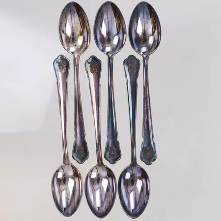 6 Skedar, längd 11cm, släktvapen, silver 830/1000 Vikt: 57,7 g