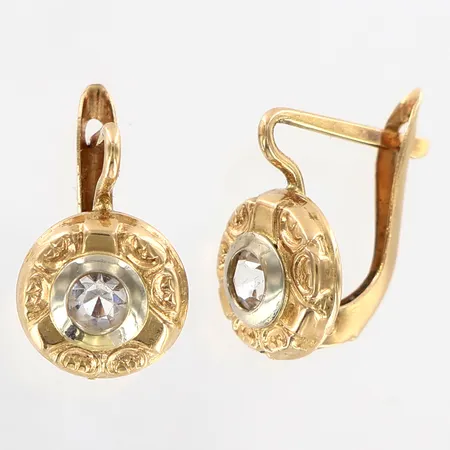 Ett par örhängen med stenar, infattade i vitguld, ca 15mm, 18K Vikt: 1,7 g