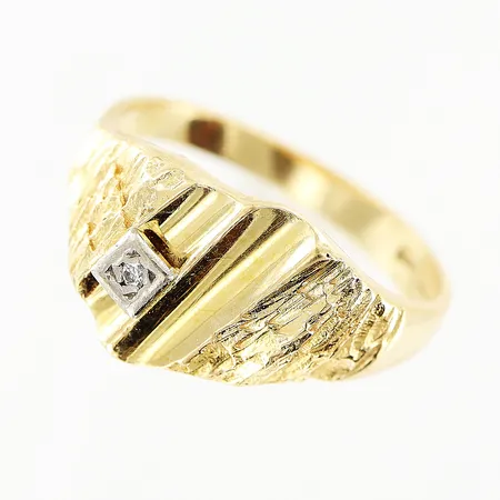 Klackring med diamant, 1 x ca 0,005ct, stl 17½, bredd 2-11mm, 18K Vikt: 3,9 g