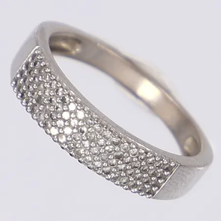 Ring med diamanter 76x ca 0,001ct stl 17, bredd 2-5mm vitguld 18K Vikt: 3,2 g