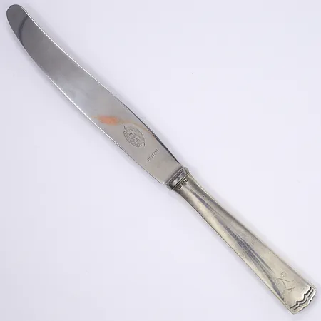 Kniv CG Hallberg Stockholm 1946, rostfritt blad, längd 24cm, skaftet av silver 830/1000 bruttovikt 75,7g Vikt: 75,7 g