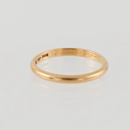 Ring, Ø19½, bredd: 2,4mm, gravyr, 20K, 3,4g.