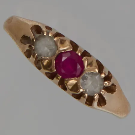 Ring Ø17º, bredd:5mm, rosa/vita stenar, 18K 2,7g.