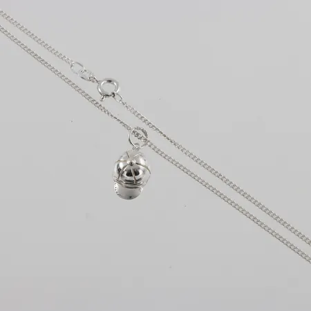 Halssmycke med berlock keps, längd Pansar 34cm, silver Vikt: 2,9 g