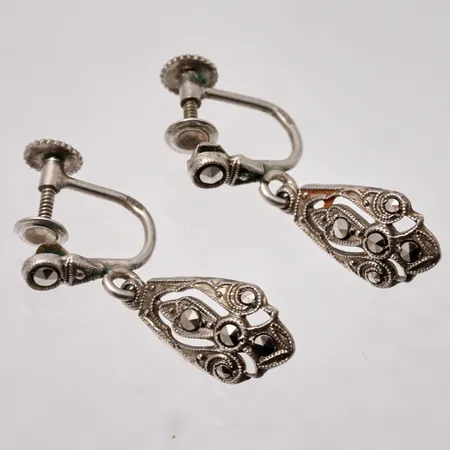  1par örhängen i silver, mått 8,6x25mm, Markasiter, 925/1000, skruvlås, vikt 2,82g.