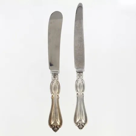 Smörkniv 16,5cm, Förättskniv 18cm, modell Olga silver 830/1000 Vikt: 80,1 g
