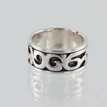Ring mönstrad, stl 21¾mm, bredd 11,2mm, silver Vikt: 11,6 g