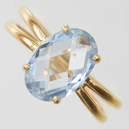 Ring med blå syntetisk spinell, stl18½, bredd 3-4,5mm, GHA, 18K Vikt: 2,2 g