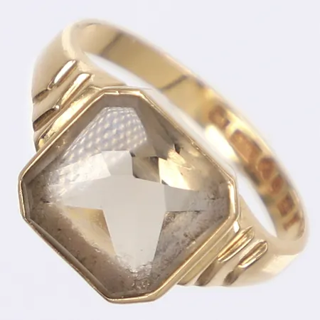 Ring med svagt grå slipad sten stl 18¼ bredd 4-12mm, svenska stämplar 1966, 18K Vikt: 3,4 g