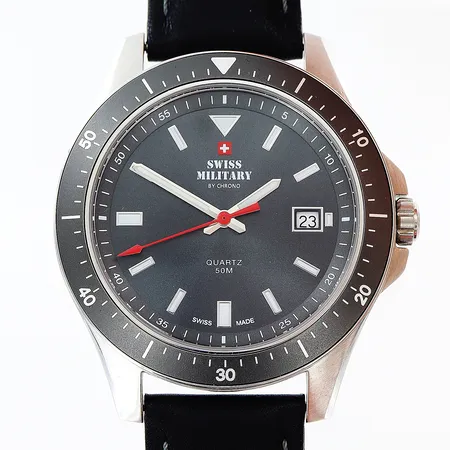 Herrur Swiss Military by Chrono, quartz, stål, Ø42mm, grå urtavla, datum, sekundvisare, svart original läderband 25cm, i behov av batteribyte, inga tillbehör.