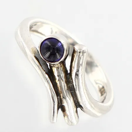 Ring med blå sten stl 16¾, bredd: 4-15mm, silver 925/1000 Vikt: 4,4 g