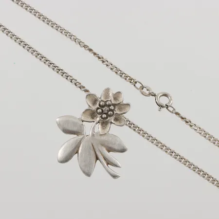 Kedja med hänge, 46cm, hängets mått: 30x26mm, 925/1000 silver, 11,6g Vikt: 11,6 g