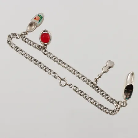 Armband Bismarck med fyra berlocker, 18,5cm, bredd: 3,6mm, 830/1000 silver, 6,9g.