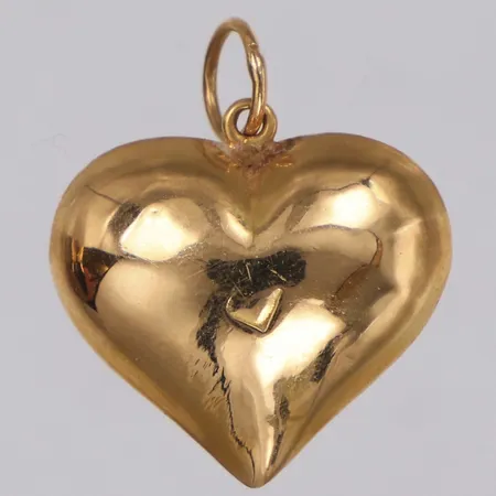 Hänge hjärta, längd 23,2mm, bredd 18,9mm, små bucklor, 18K  Vikt: 1,7 g