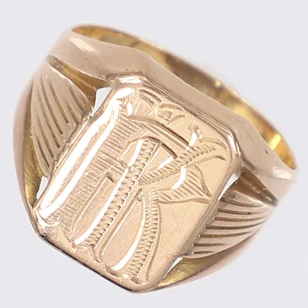 Klackring med monogram stl 20½ bredd 5-17mm repig 18K  Vikt: 7,2 g