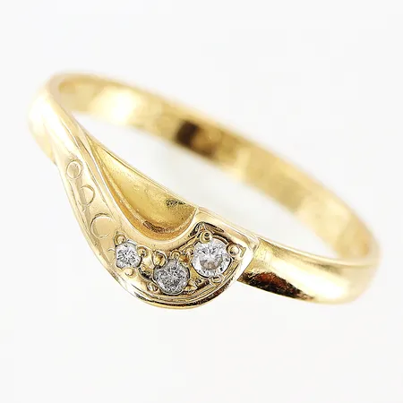 Ring med diamanter 0,05ctv, stl 16¾, bredd 2-5mm, gravyr, 18K Vikt: 2,2 g