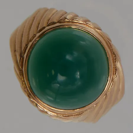 Ring Ø15¾, bredd:14mm, grön sten, 18K 6,0g.