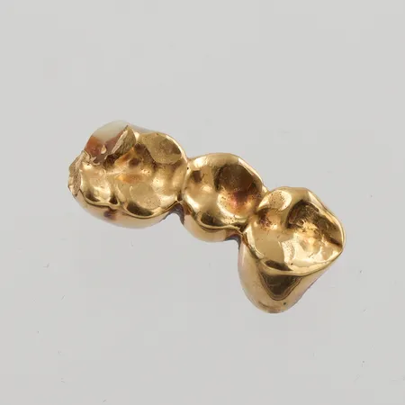 Tandguld, orensat, 5,6g.