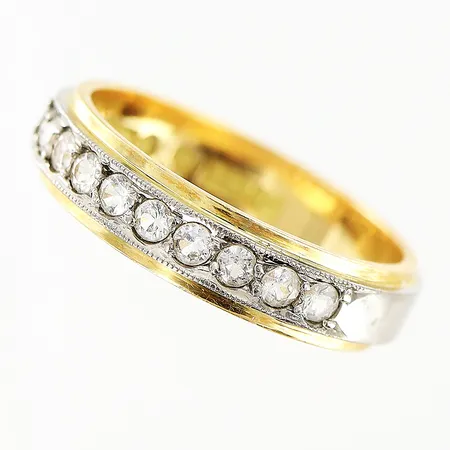 Ring vita stenar, stl 15, bredd 4mm, 18K Vikt: 3,3 g