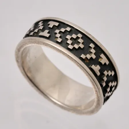 Ring i silver, stl 20, bredd 8mm, 925/1000, vikt 9,34g.