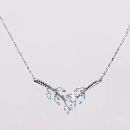 Collier ljusblåa stenar, 42/46cm, hängdel 20mm, Guldfynd, vitguld 18K  Vikt: 2,9 g