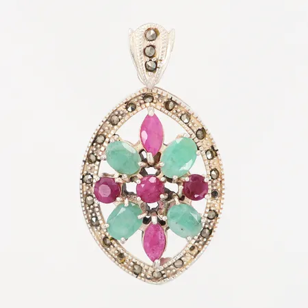 Hänge med markasiter, rubiner samt gröna stenar, höjd 40mm, bredd:25mm, tre markasiter saknas, 925/1000 Silver. Vikt: 10 g