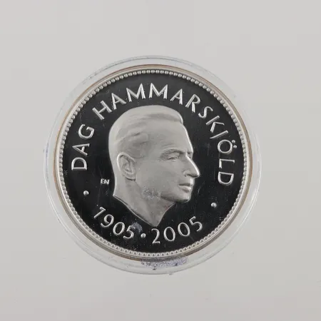 Minnesmynt Dag Hammarskjöld 1905-2005, Vår väg är glöd och icke aska, nominellt värde 200kr, Silver 925/1000, 27,0g.