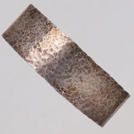 Stelt armband, hamrad yta, bredd 22mm, bucklor, ostämplad 925/1000 silver 28,6g, 